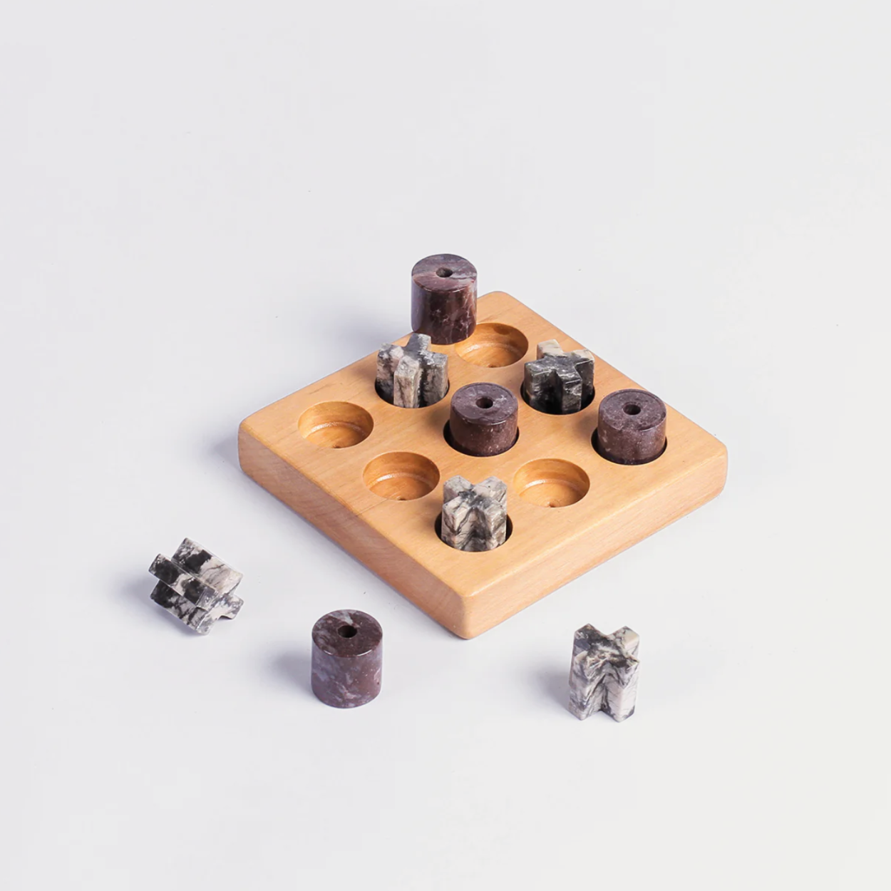 DAR proyectos Decorative Objects TicTacToe Gemstone Game