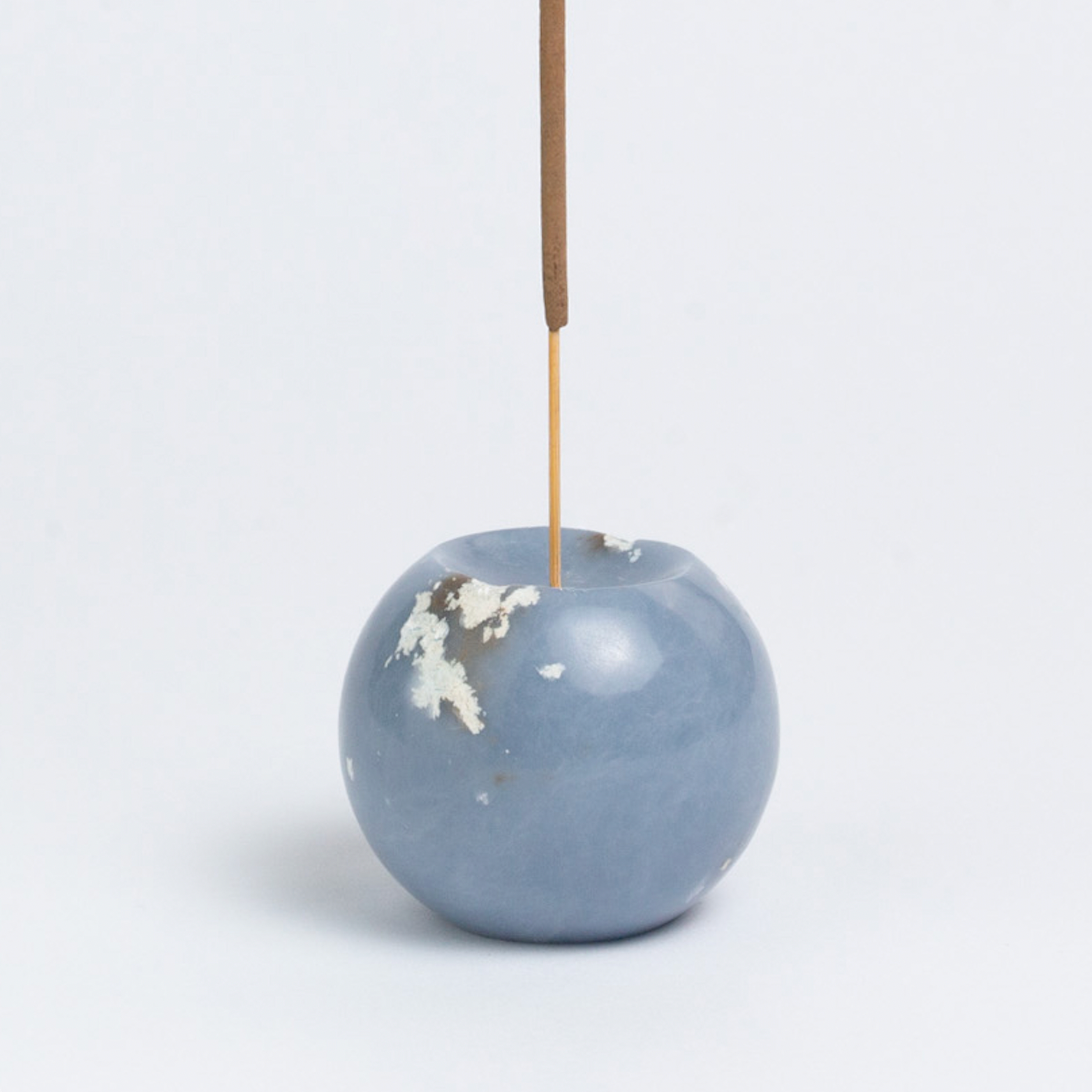 DAR proyectos Gemstone sphere incense holder - celestina