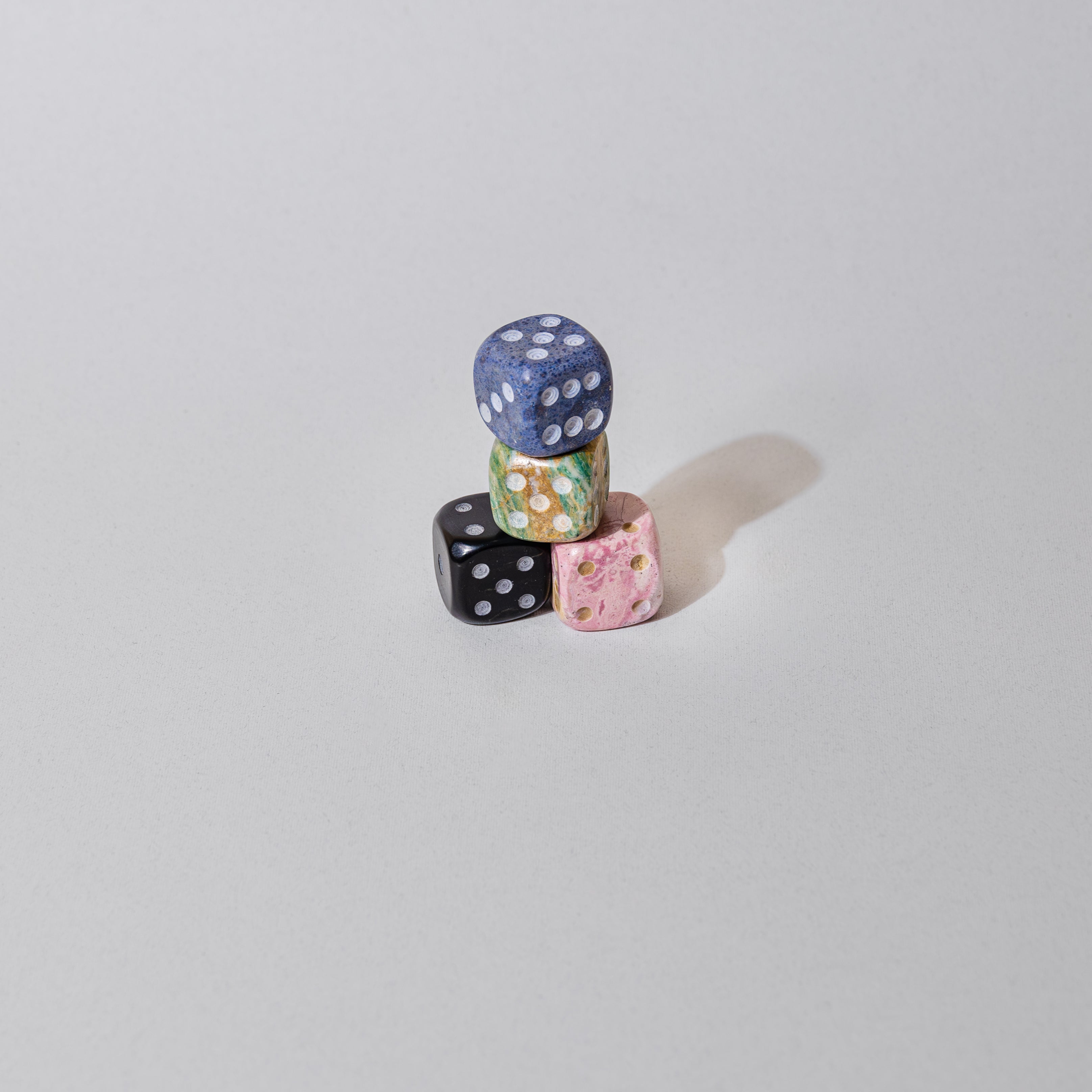 DAR proyectos Multicolor A Giant gemstone Dice - set of 2