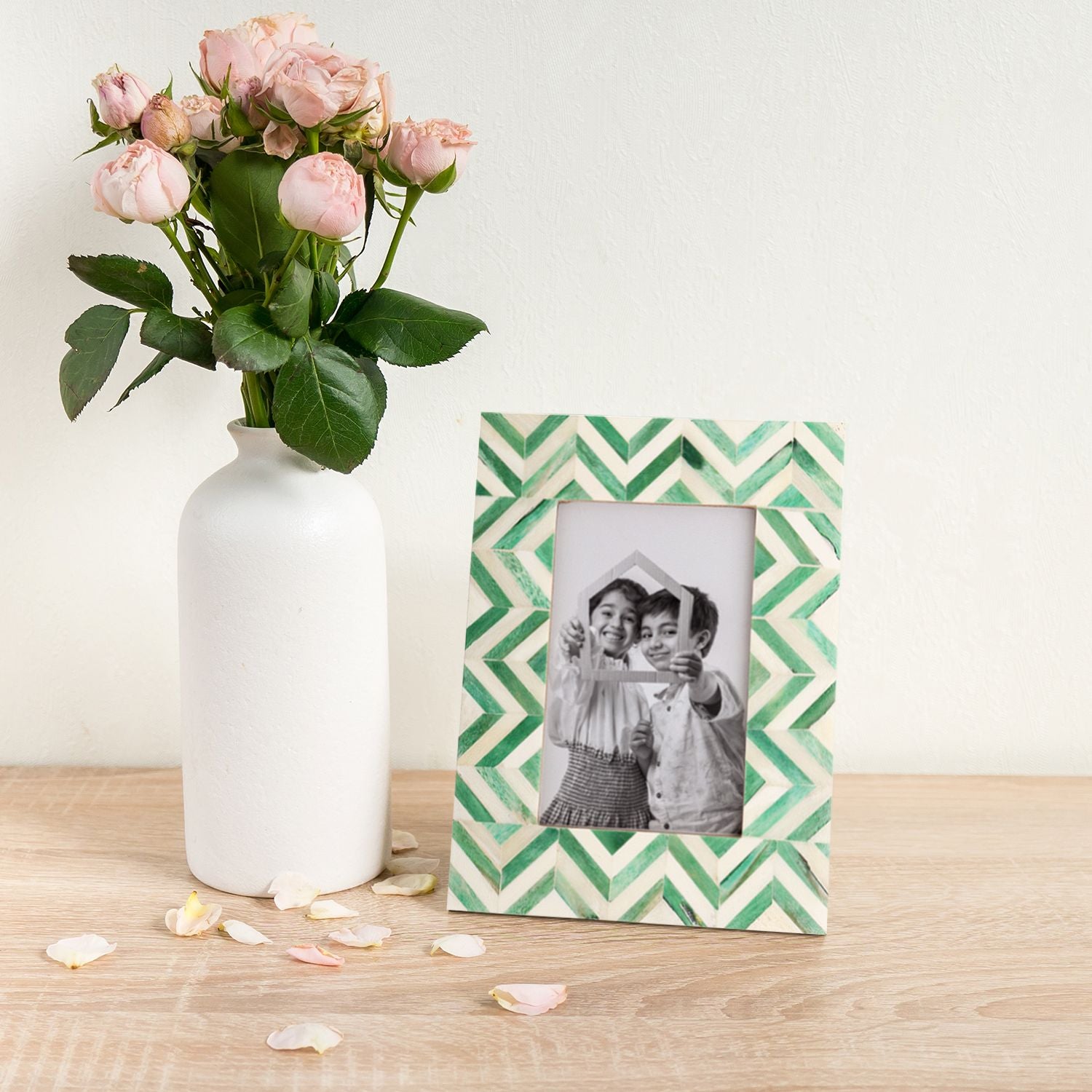 Handicrafts Home Picture Frames Green-White / 4x6 Picture Frame Zigzag Herringbone Collection Bone Inlay Green & White – 4x6"