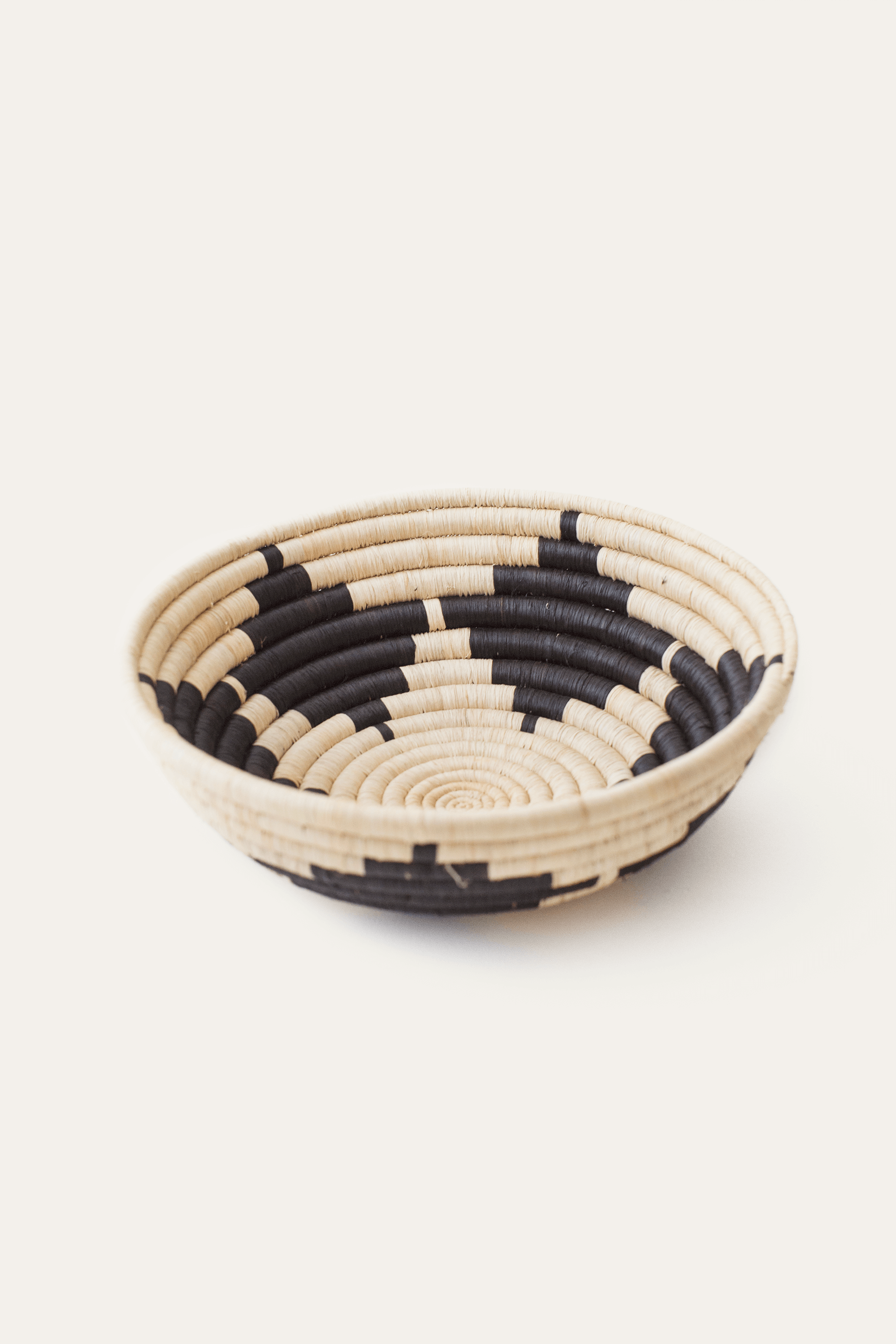 Indego Africa Decorative Baskets Petal Raffia Plateau