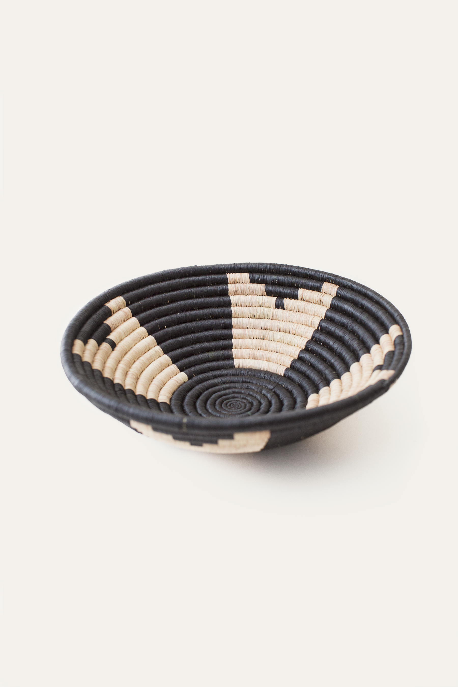Indego Africa Decorative Baskets Star Raffia Plateau