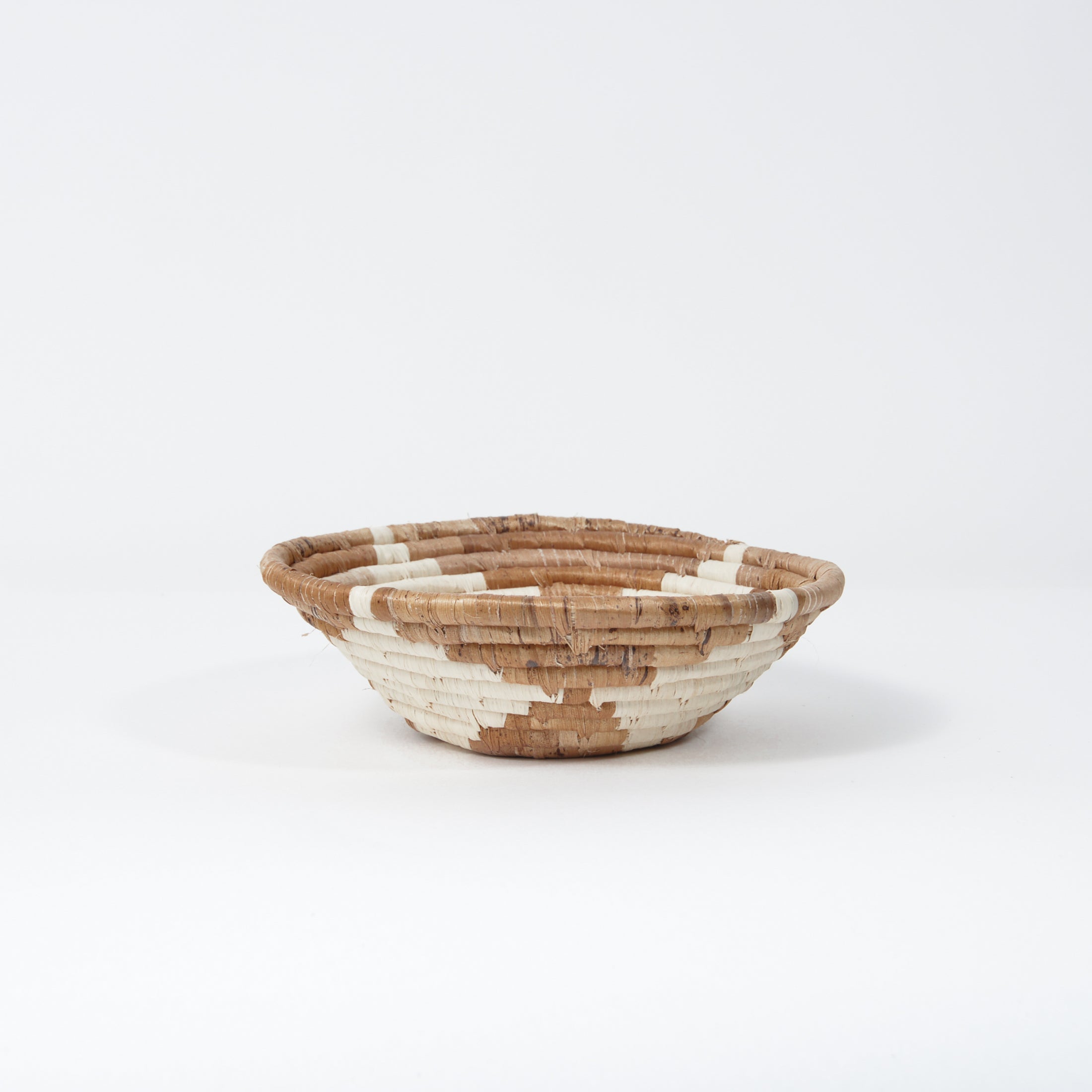 Maadili Collective Small Monochrome Daisy Basket ~ Banana Fiber