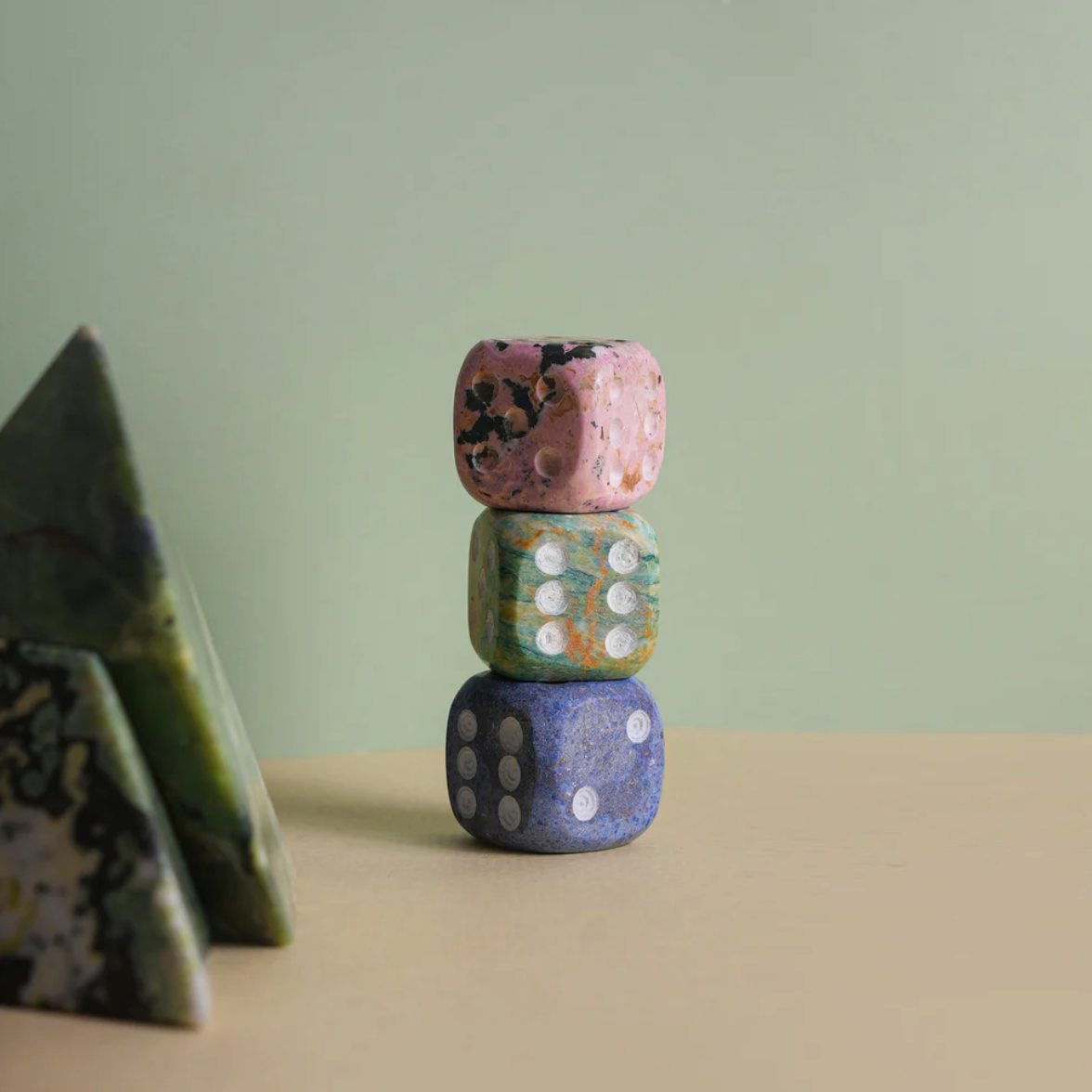 DAR proyectos Decorative Accents Gemstone Dice Set of 4