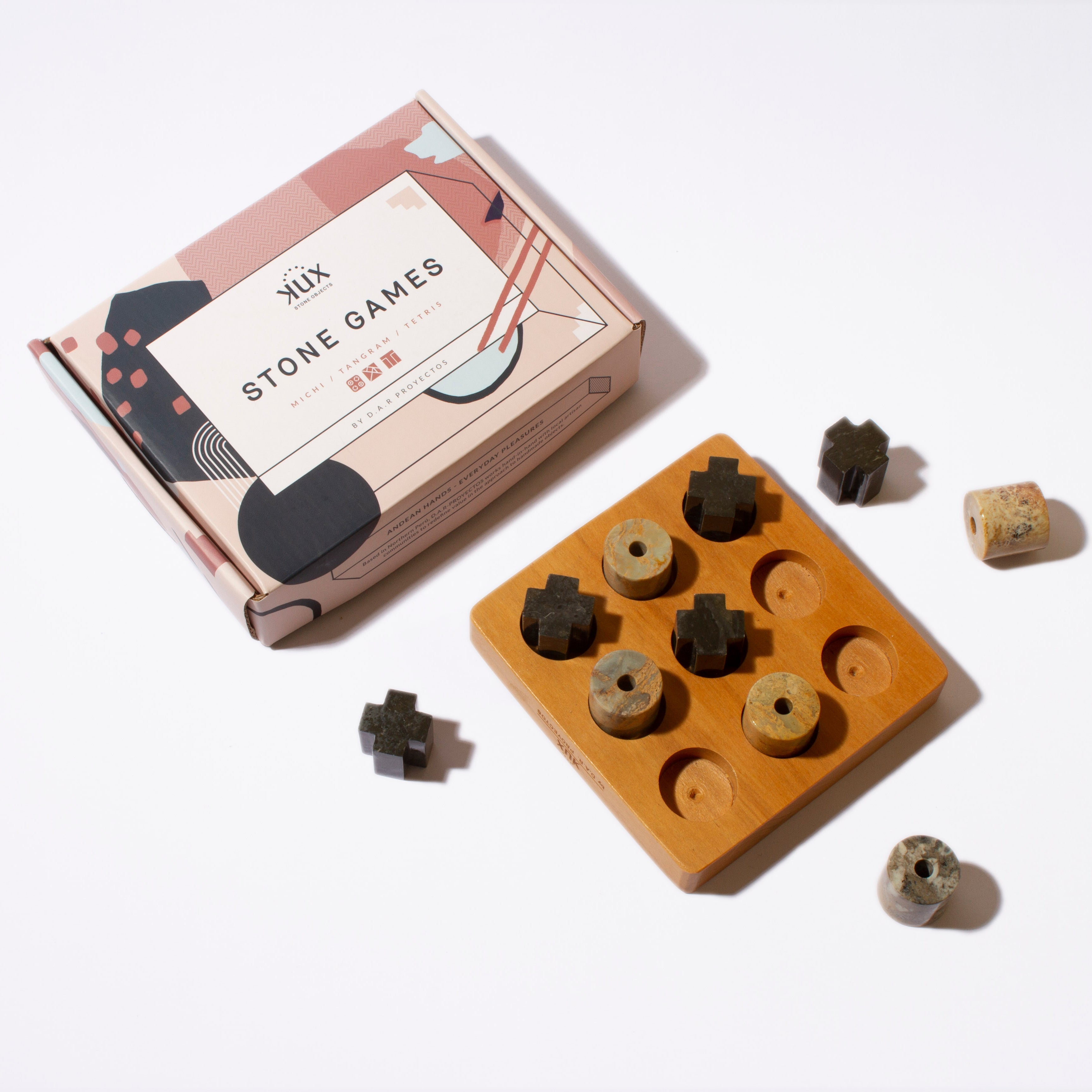 DAR proyectos Decorative Objects TicTacToe Gemstone Game