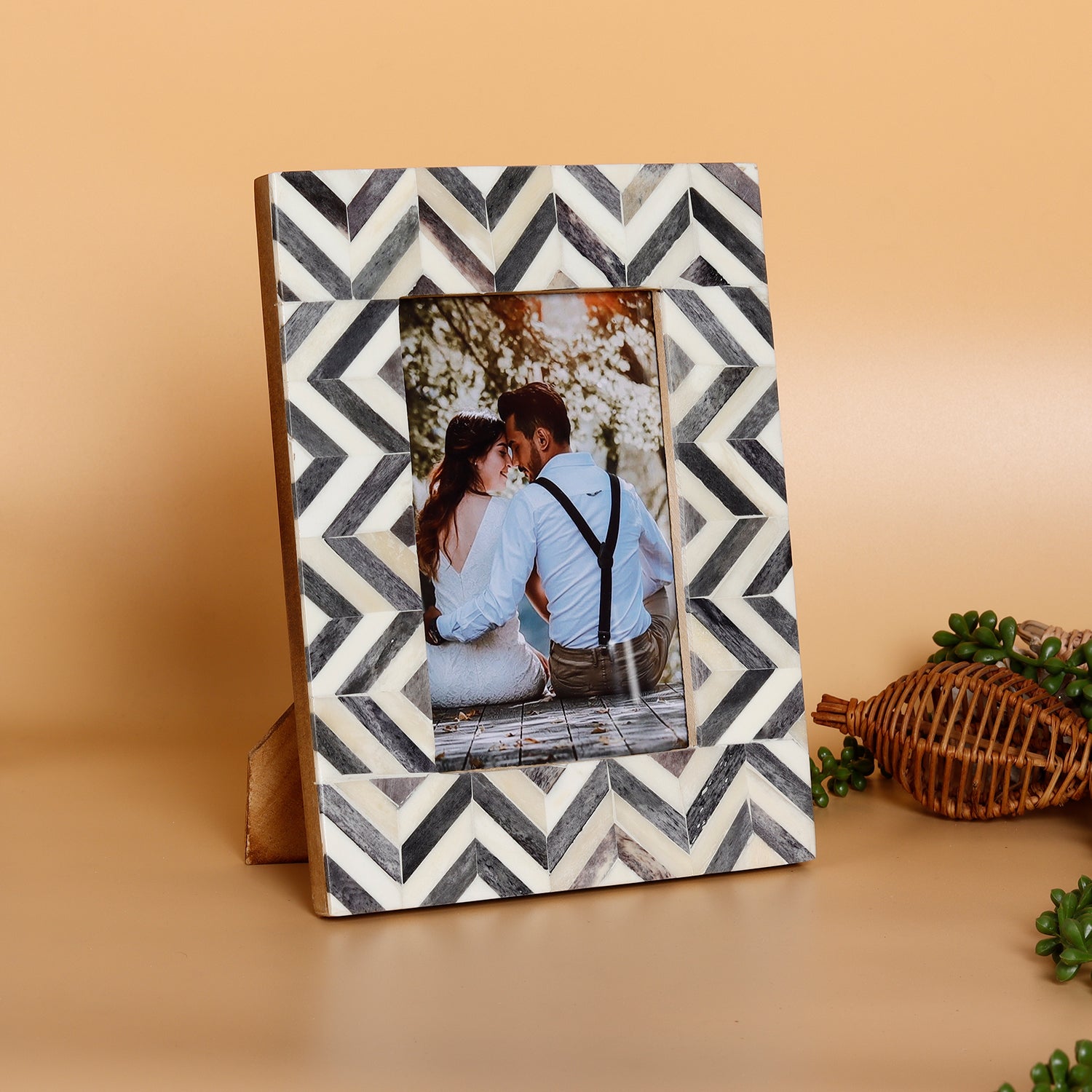 Handicrafts Home Picture Frames 4x6 Picture Frame Zigzag Herringbone Collection Bone Inlay Grey – 4x6"