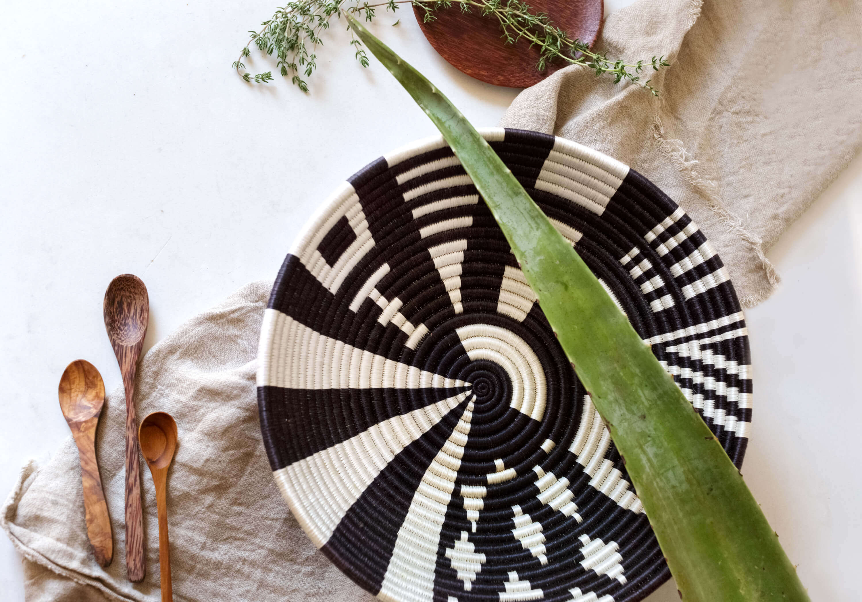 Indego Africa Decorative Baskets Geo Plateau Black and White