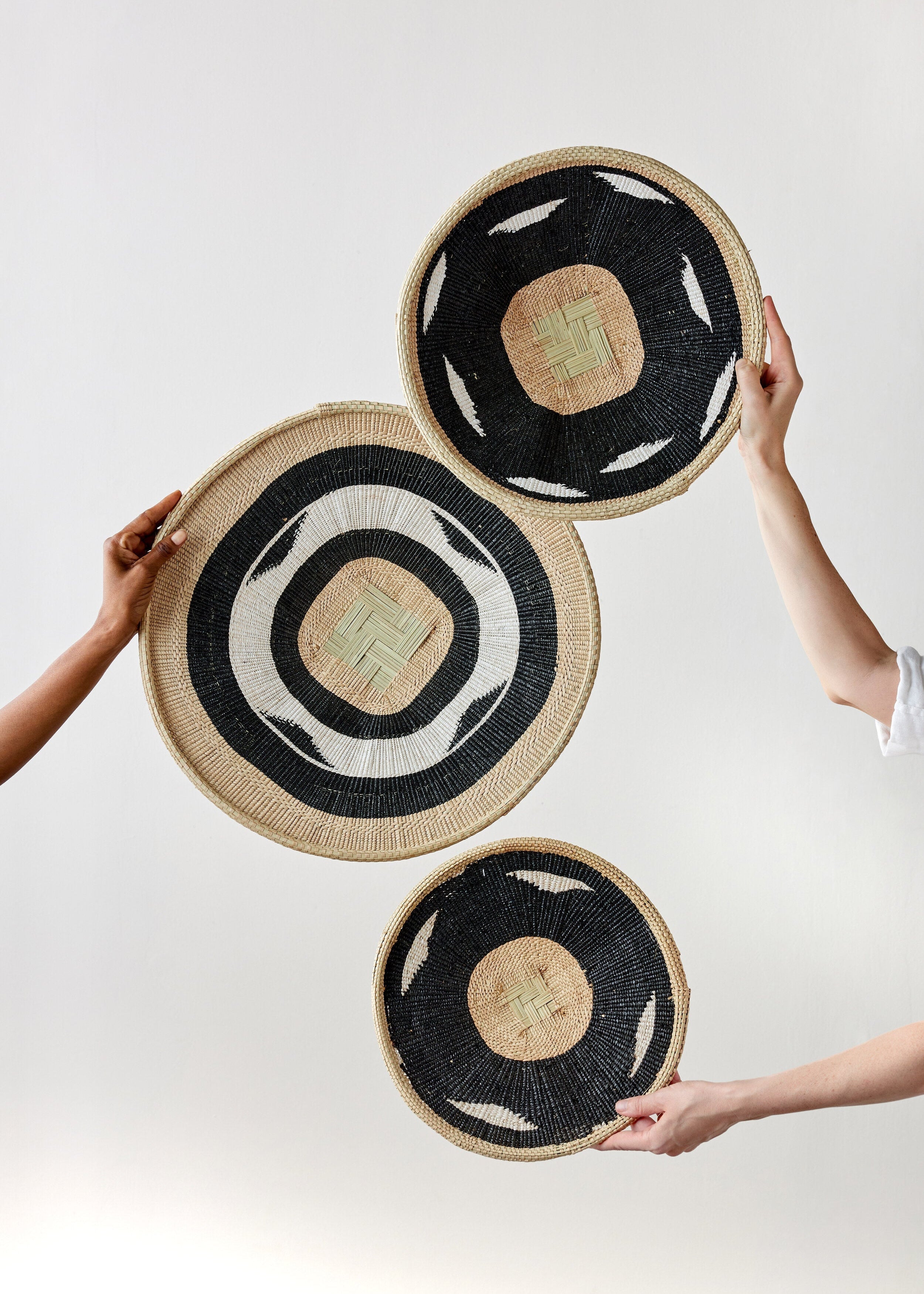 kanju Nolyia Black Flat Basket